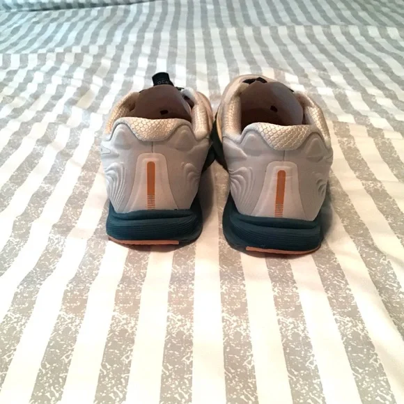 Altra Women’s 10.5 Torin 5 Ego Max Athletic Sneakers - Picture 4 of 10